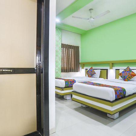 Hotel Merit 수라트 외부 사진