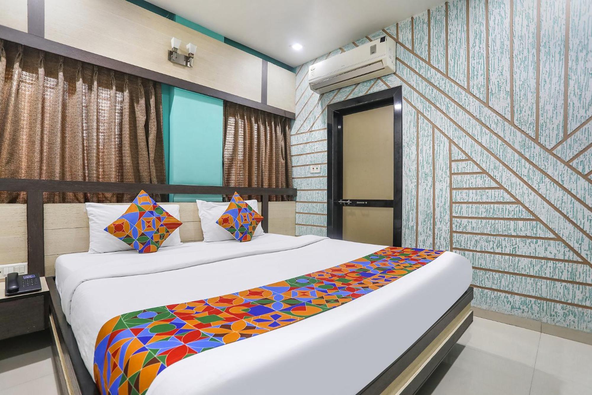 Hotel Merit 수라트 외부 사진