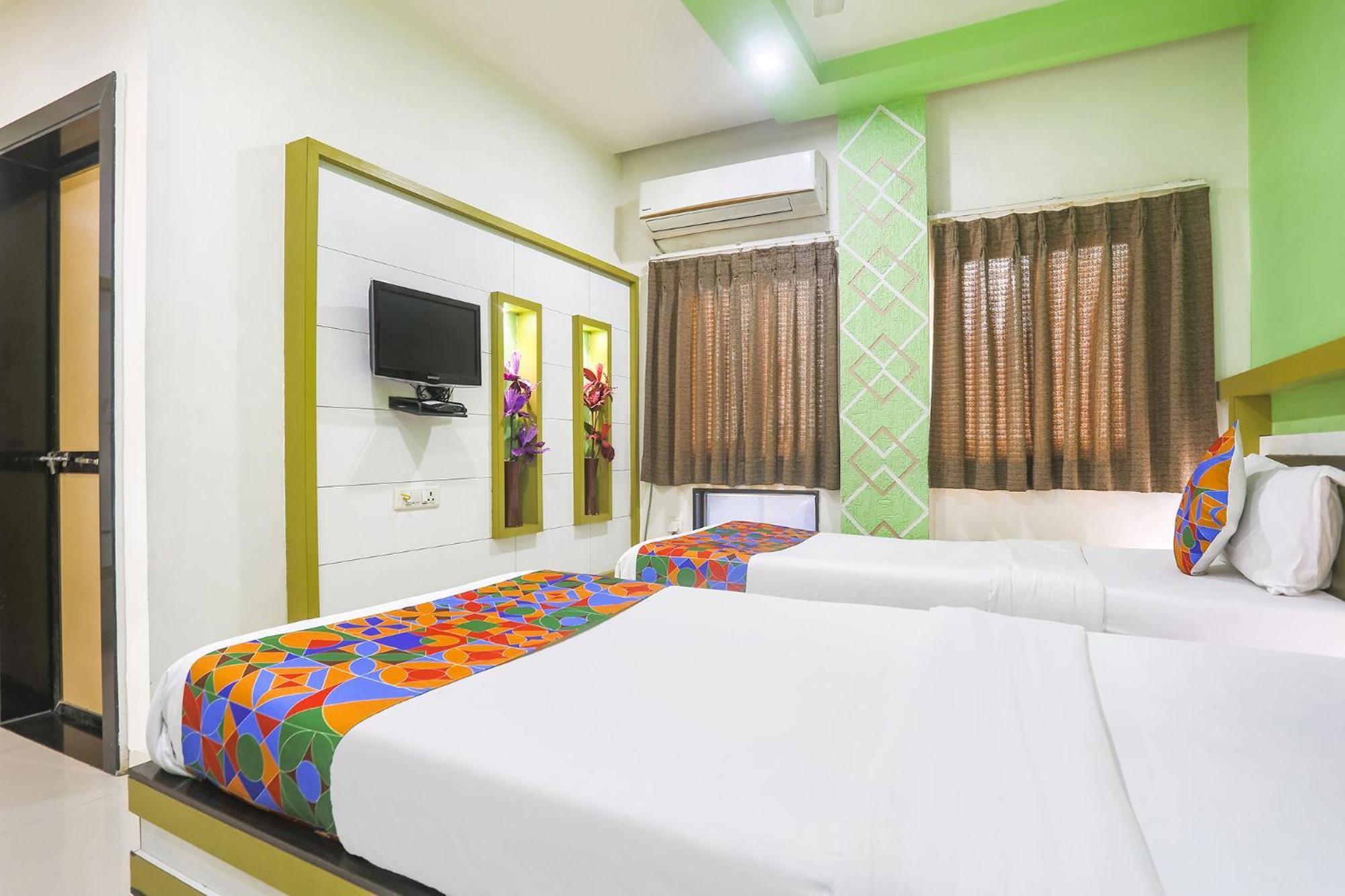 Hotel Merit 수라트 외부 사진