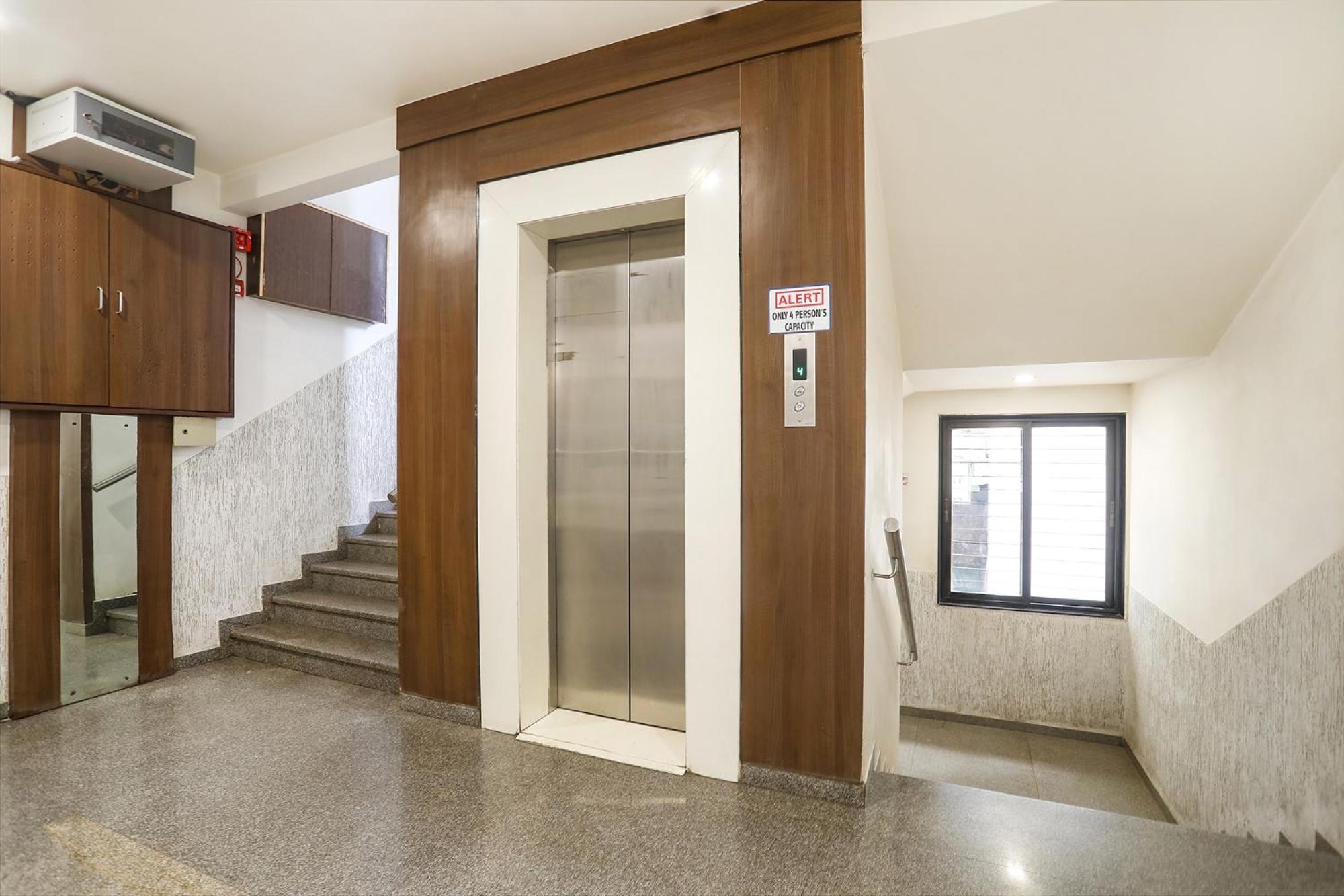 Hotel Merit 수라트 외부 사진